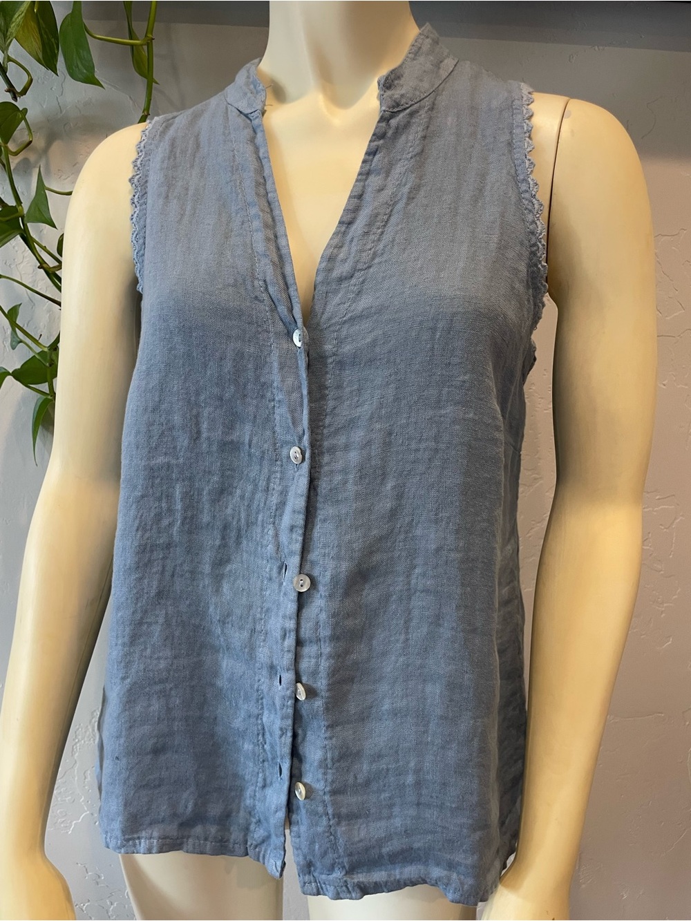 Sleeveless lace trim 100% linen Button-Front Top in Dusty Blue Italy S